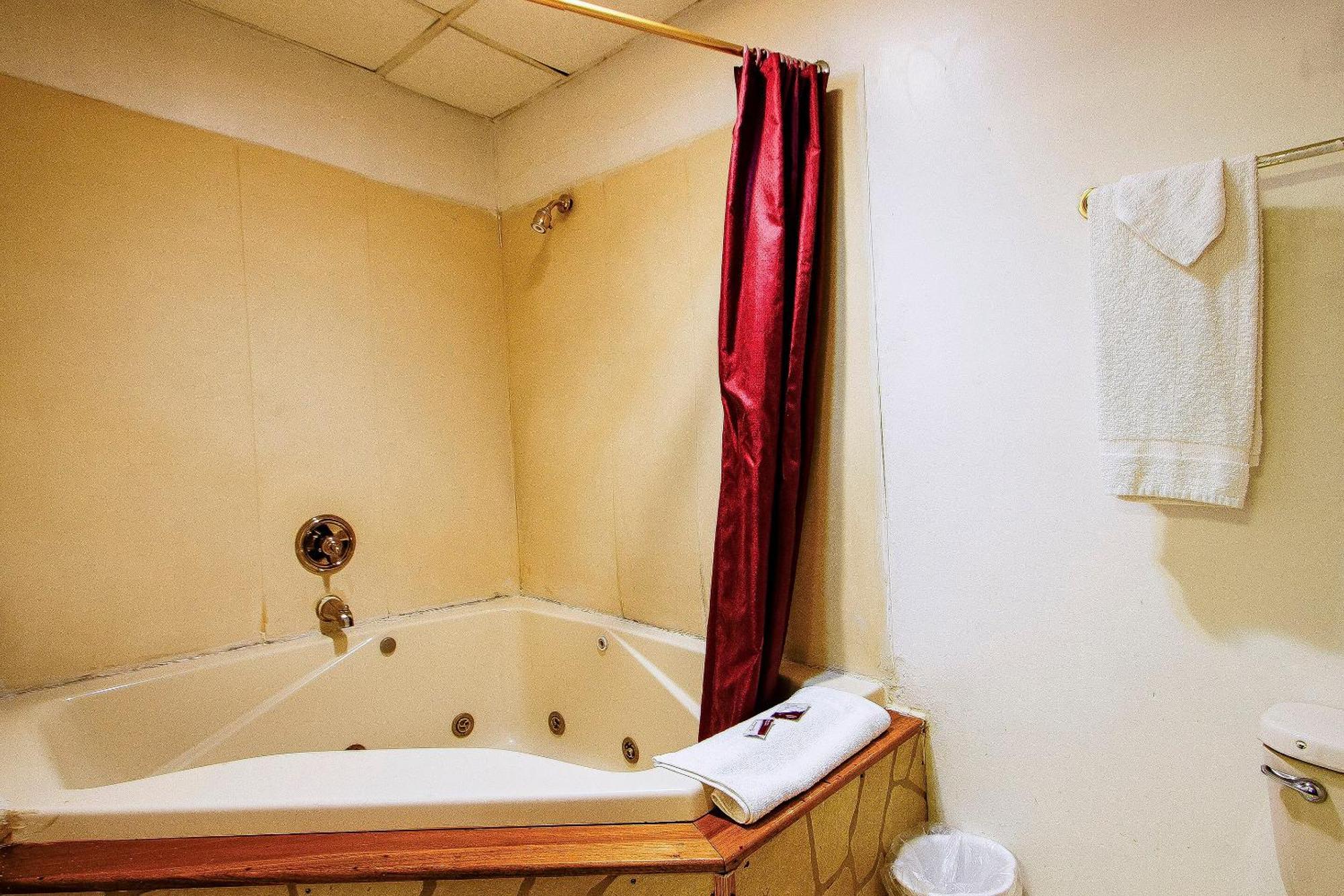 Oyo Hotel Chapmanville Inn, Wv - Hwy 119 Bagian luar foto