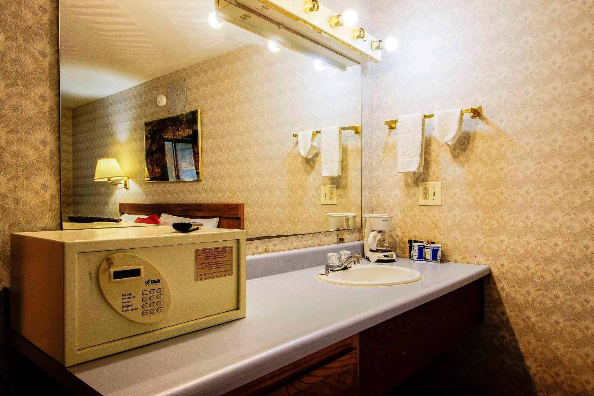 Oyo Hotel Chapmanville Inn, Wv - Hwy 119 Bagian luar foto