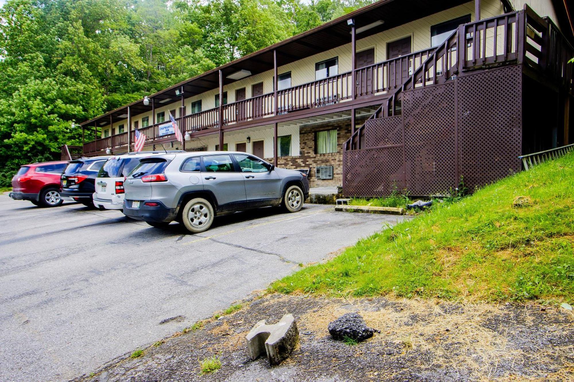 Oyo Hotel Chapmanville Inn, Wv - Hwy 119 Bagian luar foto